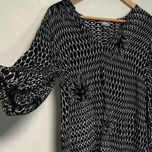 Manuhealiʻi Black White Blouse XS Pineapple